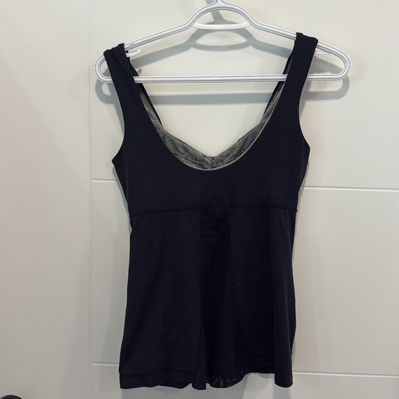 🏴 Lululemon Black Women's Top with built in bra size 6 - Picture 5 of 8